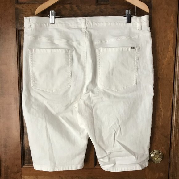 DG2 by Diane Gilman White 5-Pocket Cropped Jeans Size 18W - Picture 9 of 15